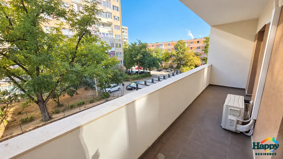 Balcon: balcon cu vedere spre copaci