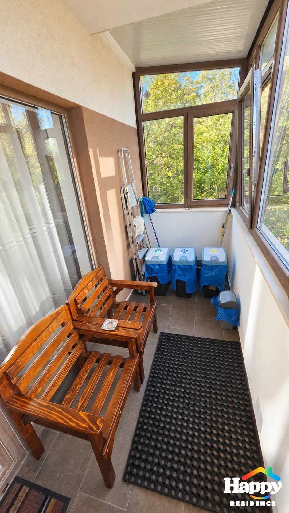 Balcon: balcon închis pentru fumători