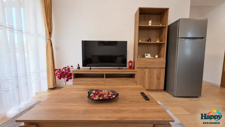 Living: living cu televizor și masă de cafea